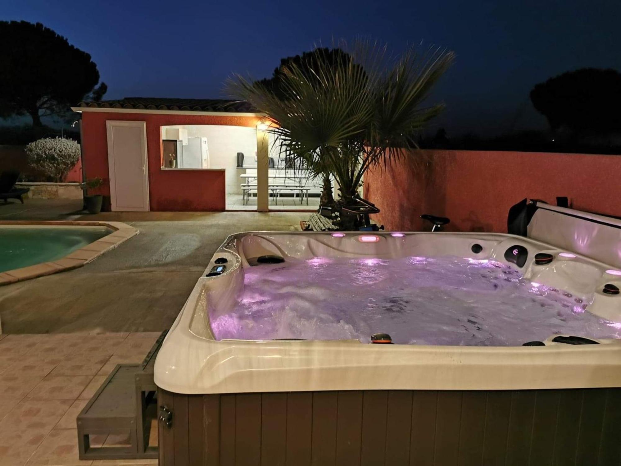 Villa Elegante A Carcassonne Avec Jardin Et Jacuzzi Exterior photo